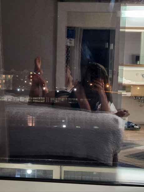 Naakte gelekte OnlyFans-foto van Laura