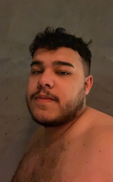 Naakte gelekte OnlyFans-foto van Laun Out Context