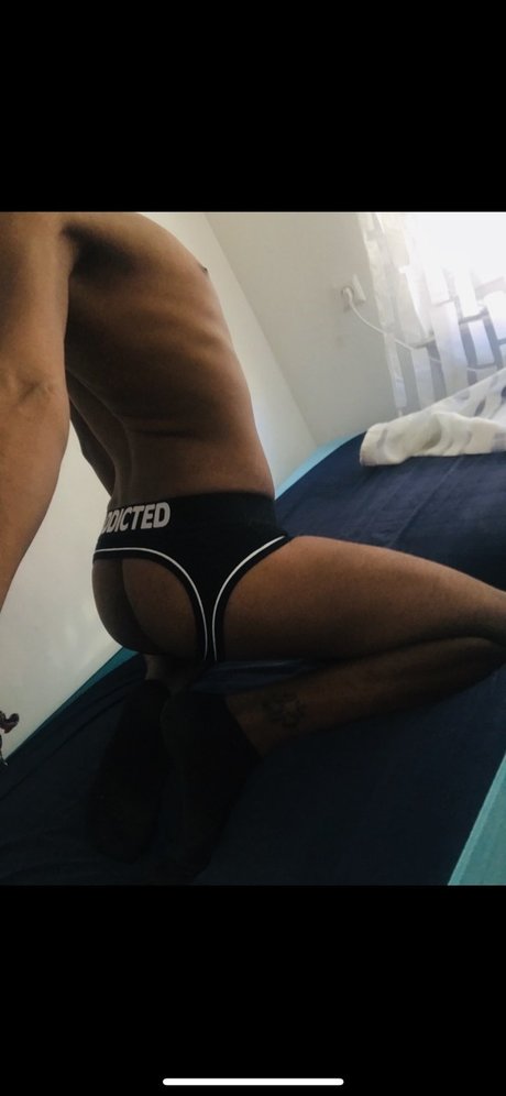 Naakte gelekte OnlyFans-foto van Latino X Vision