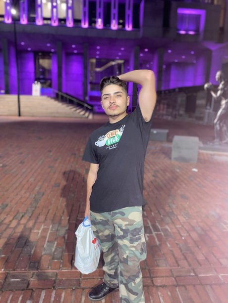 Naakte gelekte OnlyFans-foto van Gio 
