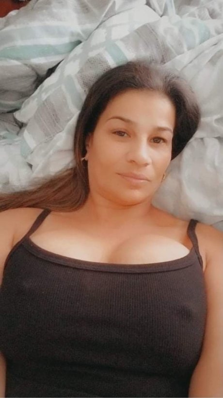 Naakte gelekte OnlyFans-foto van La Rosa