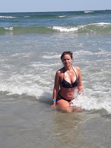 Naakte gelekte OnlyFans-foto van Larisa Aurora