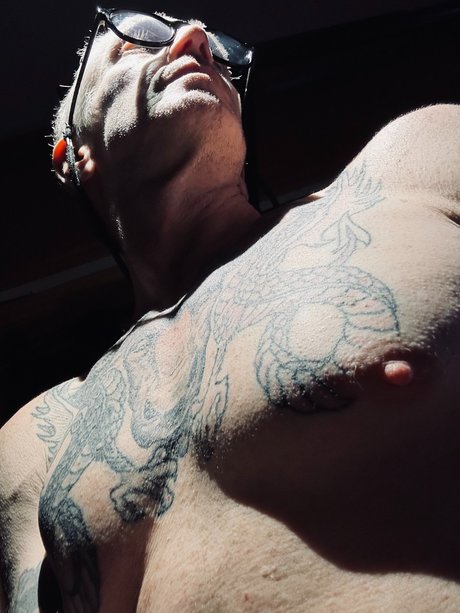 Naakte gelekte OnlyFans-foto van Lanexplace