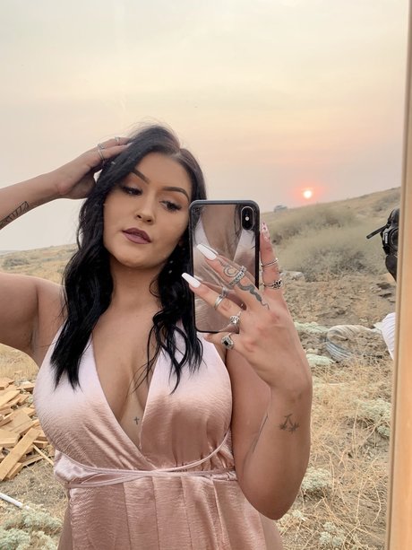 Naakte gelekte OnlyFans-foto van Miss Lala Free