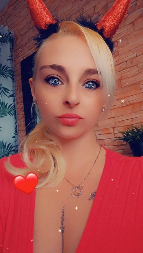 Naakte gelekte OnlyFans-foto van Curvy Phycho