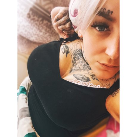 Naakte gelekte OnlyFans-foto van Ladyblood