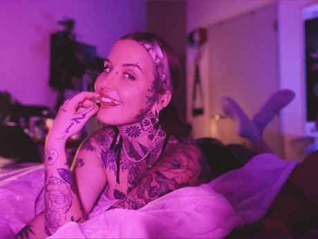 Naakte gelekte OnlyFans-foto van Lacie Venom