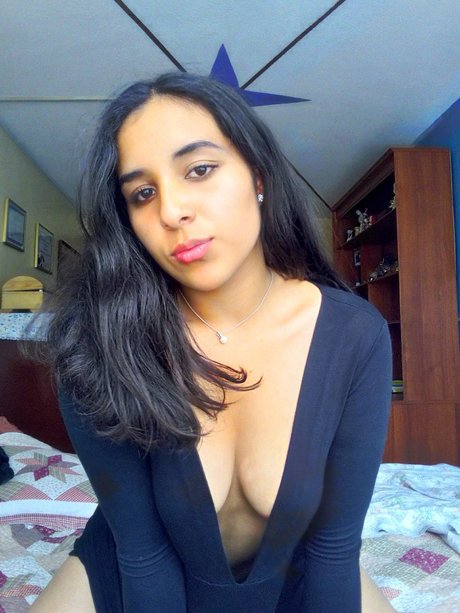 Naakte gelekte OnlyFans-foto van Carol Buitrago