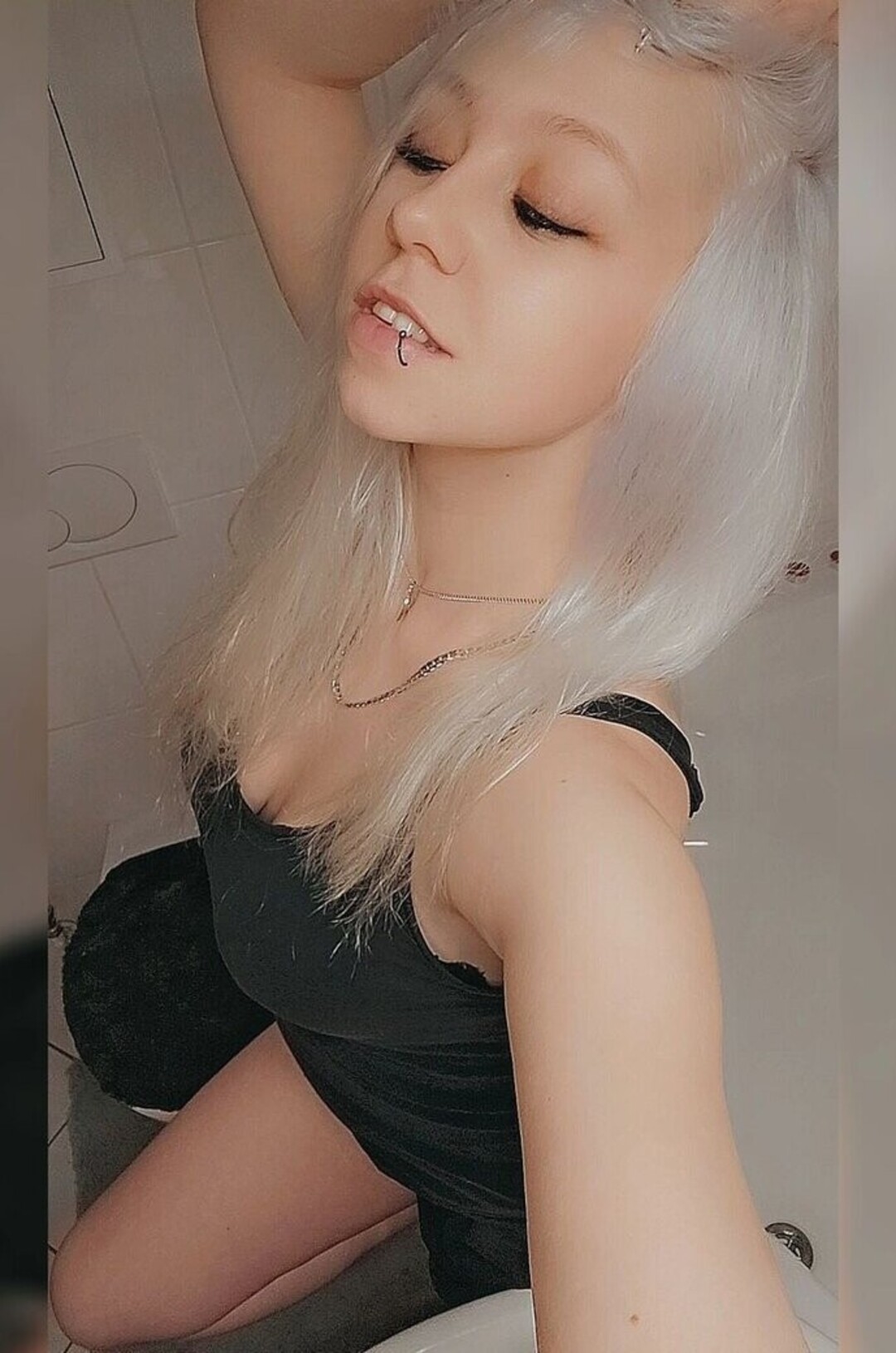 Naakte gelekte OnlyFans-foto van Eiskaltes Miststueck #8 Naakte gelekte OnlyFans-foto van Eiskaltes Miststueck #8