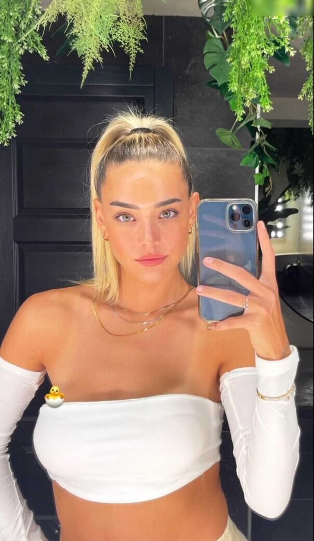Naakte gelekte OnlyFans-foto van Prominent #1860