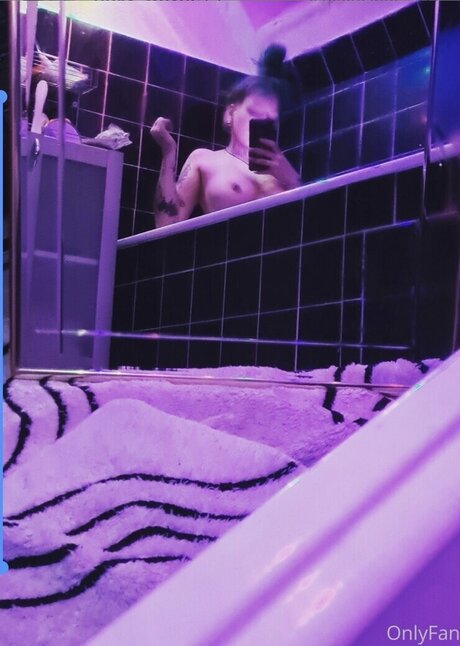 Roxy_Wayne