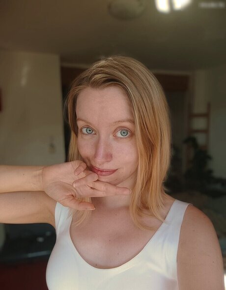 Naakte gelekte OnlyFans-foto van Einfachsonina