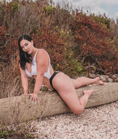 Naakte gelekte OnlyFans-foto van Christie Anne