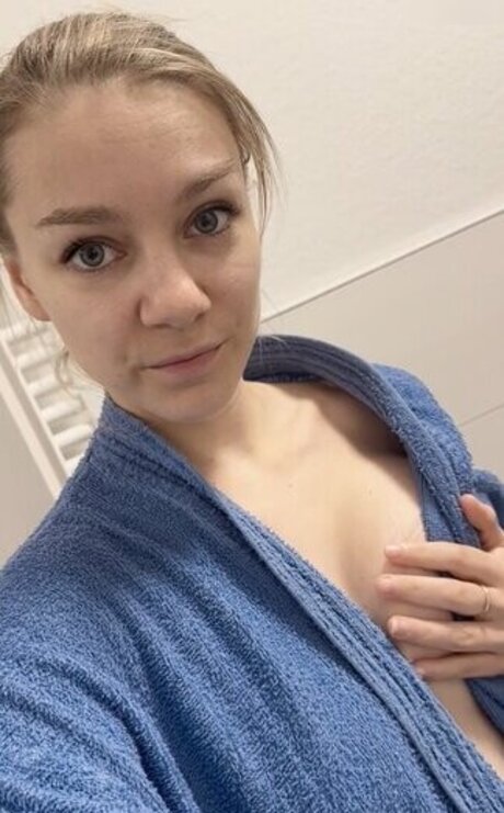 Naakte gelekte OnlyFans-foto van Motorradmia