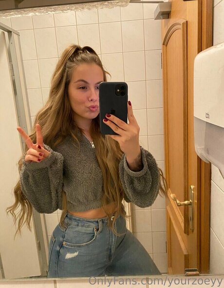 Naakte gelekte OnlyFans-foto van Yourzoeyy