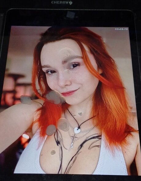 Naakte gelekte OnlyFans-foto van Cum Tributes