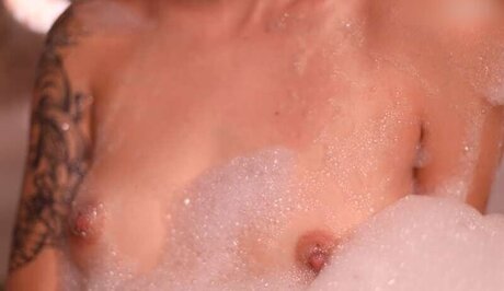 Eva_oopsy