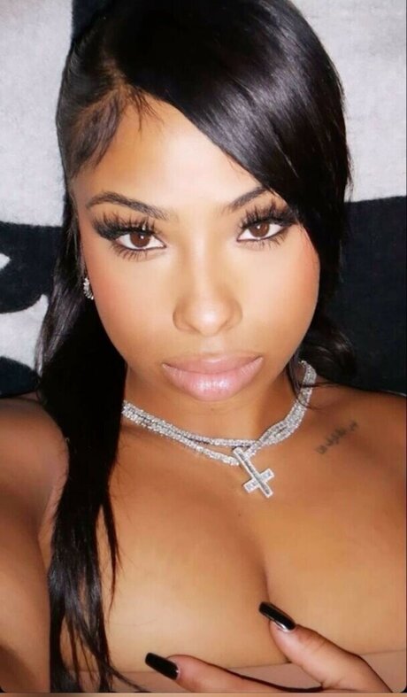 Naakte gelekte OnlyFans-foto van Ayishamia