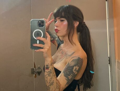 Naakte gelekte OnlyFans-foto van Yaithegemini