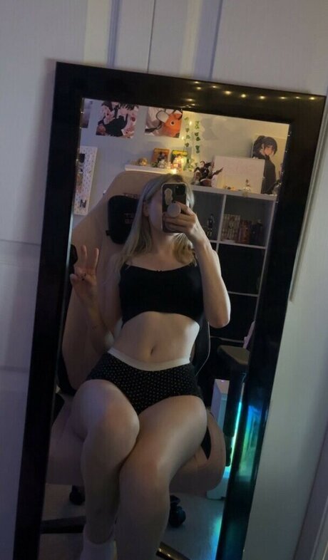 Naakte gelekte OnlyFans-foto van Qor Saige