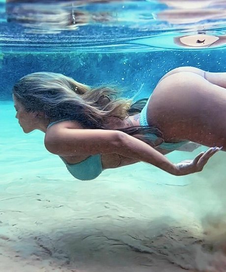 Naakte gelekte OnlyFans-foto van Camy Zimmer Br