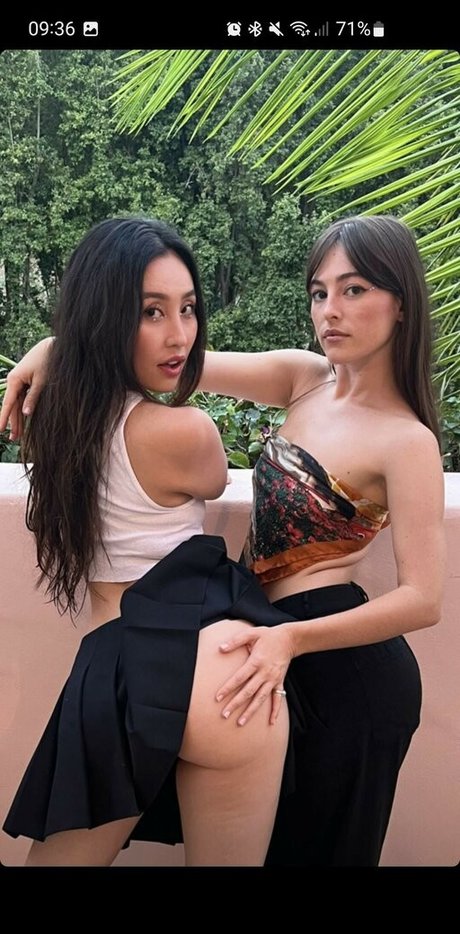 Naakte gelekte OnlyFans-foto van Smosh Girls