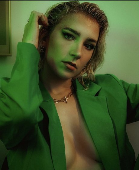 Naakte gelekte OnlyFans-foto van Smosh Girls
