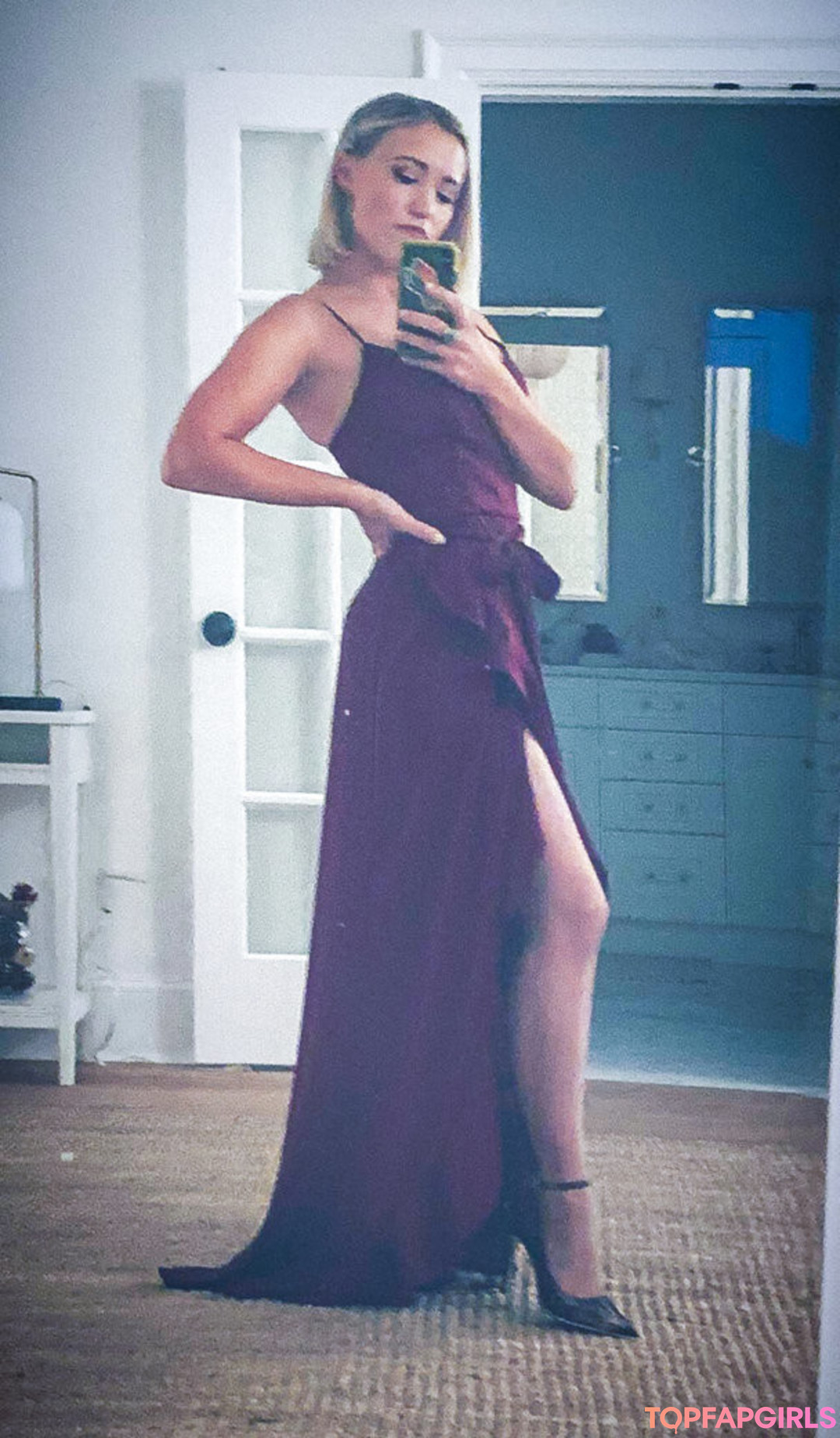 Naakte gelekte OnlyFans-foto van Emily Osment #7 Naakte gelekte OnlyFans-foto van Emily Osment #7