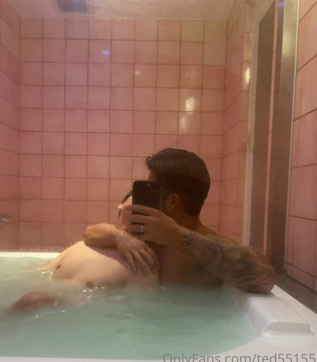 Naakte gelekte OnlyFans-foto van Ted55155