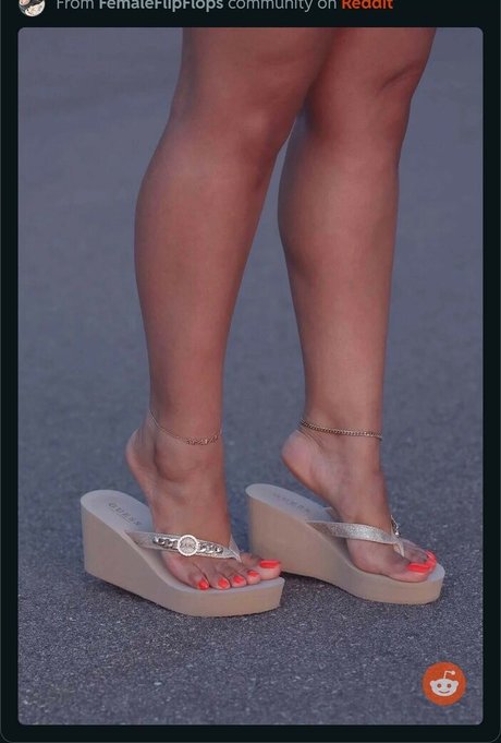 Naakte gelekte OnlyFans-foto van Dojafootqueen