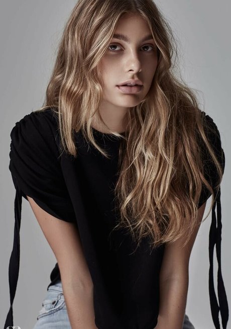 Naakte gelekte OnlyFans-foto van Camila Morrone