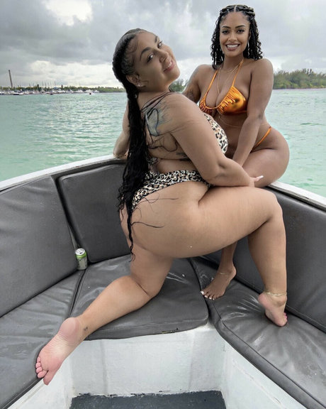 Naakte gelekte OnlyFans-foto van Vanitybae