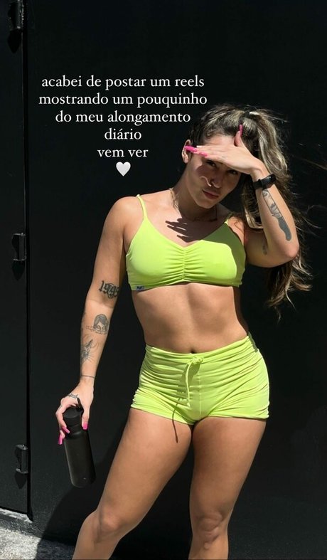Naakte gelekte OnlyFans-foto van Amy Reis