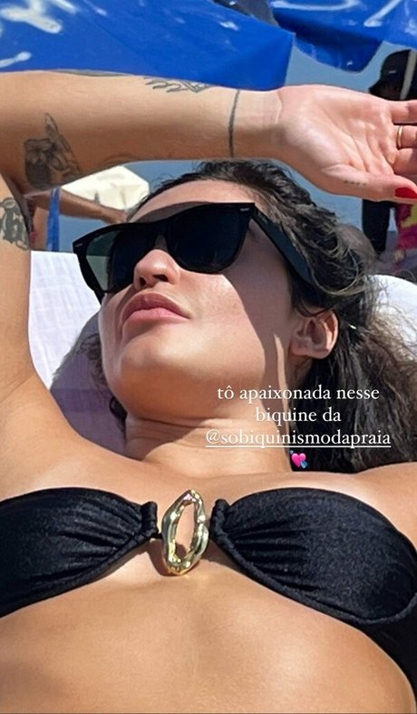 Naakte gelekte OnlyFans-foto van Amy Reis