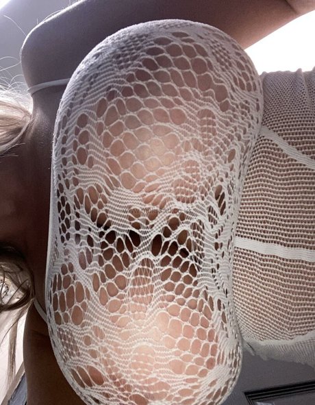 Naakte gelekte OnlyFans-foto van Melissa Debling