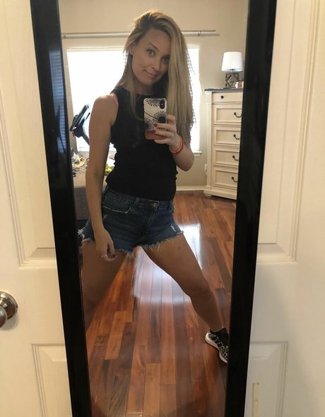 Naakte gelekte OnlyFans-foto van Lyricinmyhead