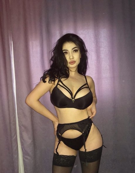 Naakte gelekte OnlyFans-foto van Zhansaya Dakarimova