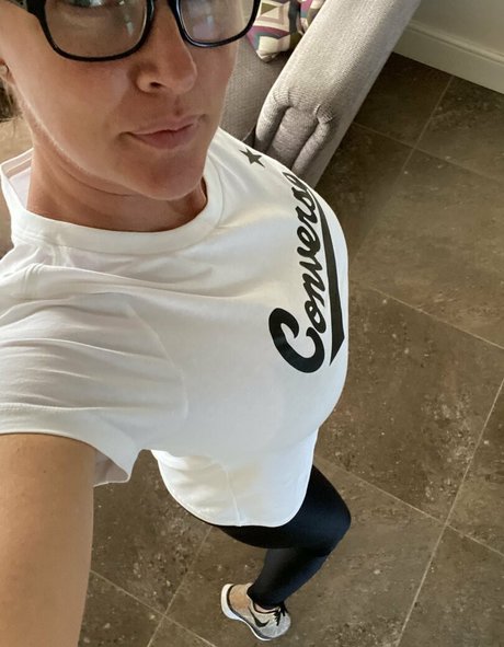 Naakte gelekte OnlyFans-foto van Summer Rose