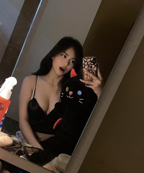Naakte gelekte OnlyFans-foto van Bunnygirlneki