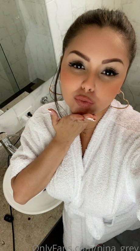 Naakte gelekte OnlyFans-foto van Ninagrey