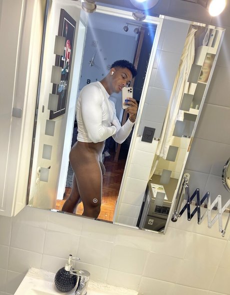 Naakte gelekte OnlyFans-foto van Imrogerfree