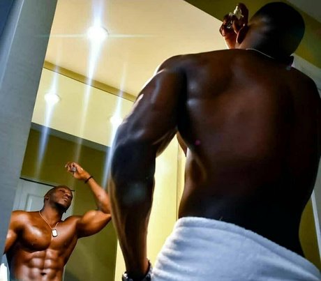 Naakte gelekte OnlyFans-foto van Justinthemodel