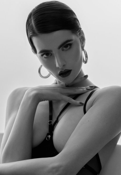 Naakte gelekte OnlyFans-foto van Anastasia Jovanovic