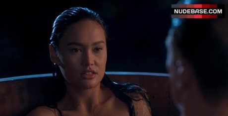 Naakte gelekte OnlyFans-foto van Tia Carrere
