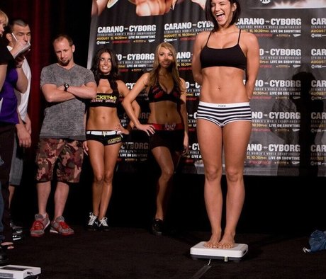Naakte gelekte OnlyFans-foto van Gina Carano