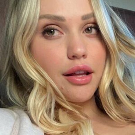 Naakte gelekte OnlyFans-foto van Miamalkova