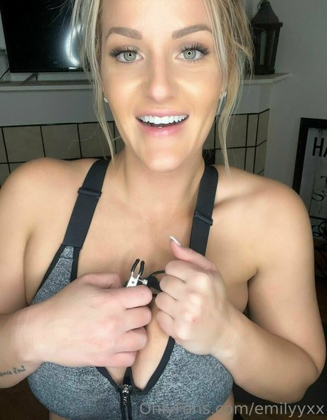 Naakte gelekte OnlyFans-foto van Emilyyxx