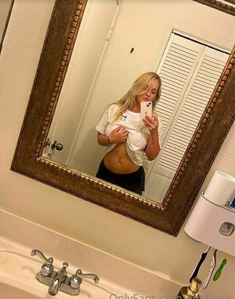 Naakte gelekte OnlyFans-foto van Emilyyxx