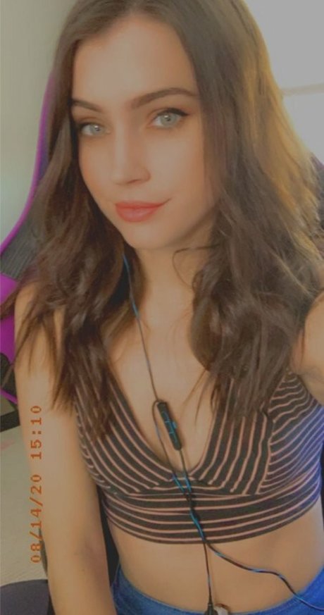 Naakte gelekte OnlyFans-foto van Intoxikaite
