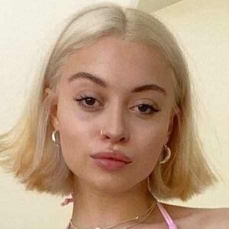 Naakte gelekte OnlyFans-foto van Vivica Santiago